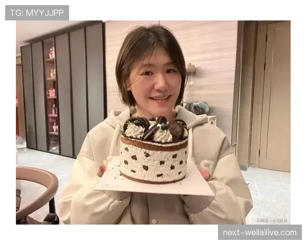 叶诗文气质分裂得离谱,一会儿邻家学妹一会儿豪门太太,我看傻了